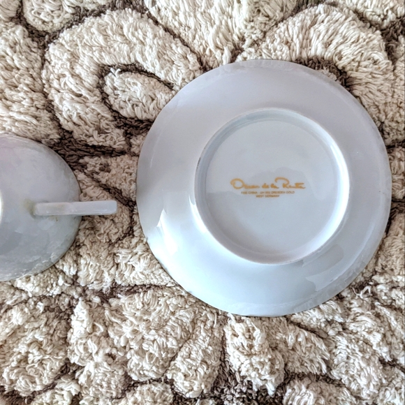 Oscar de la Renta Dresden Gold Teacup & Saucer Set – 8 Pairs + 2 Extra Saucers - Picture 4 of 6